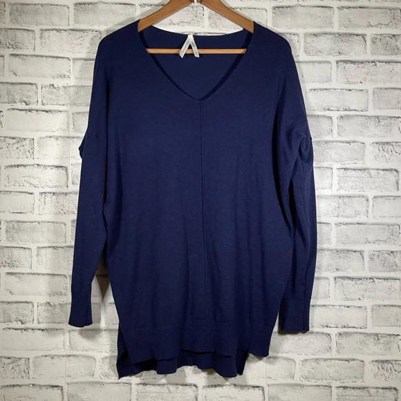 SOLD!!Women’s Dreamers Navy Blue Tunic sweater Size Small - Picture 2 of 5
